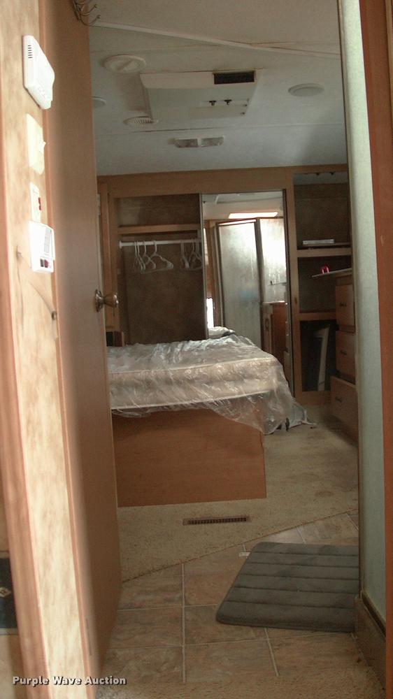 image for item DK9634 2007 Keystone Challenger camper