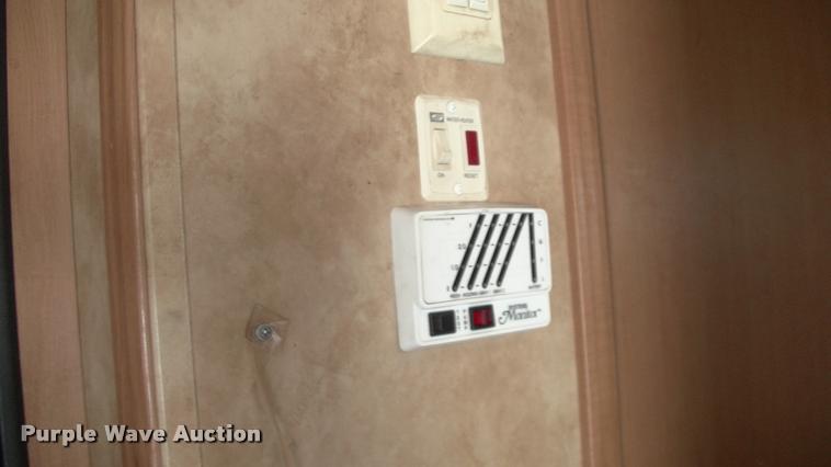 image for item DK9634 2007 Keystone Challenger camper