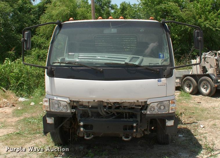 image for item DK9642 2006 Ford LCF flatbed truck