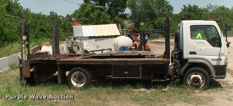 image for item DK9642 2006 Ford LCF flatbed truck