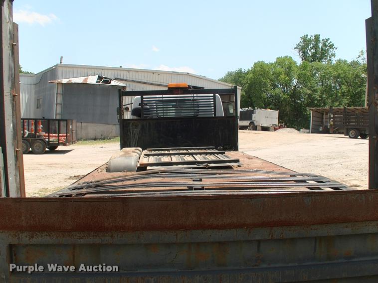 image for item DK9642 2006 Ford LCF flatbed truck