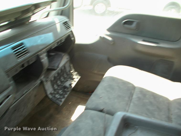 image for item DK9642 2006 Ford LCF flatbed truck