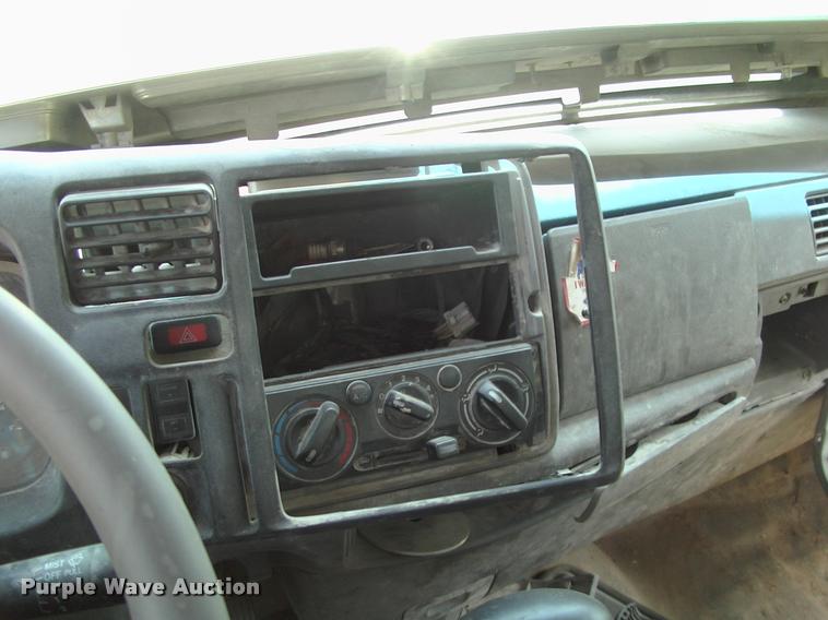 image for item DK9642 2006 Ford LCF flatbed truck