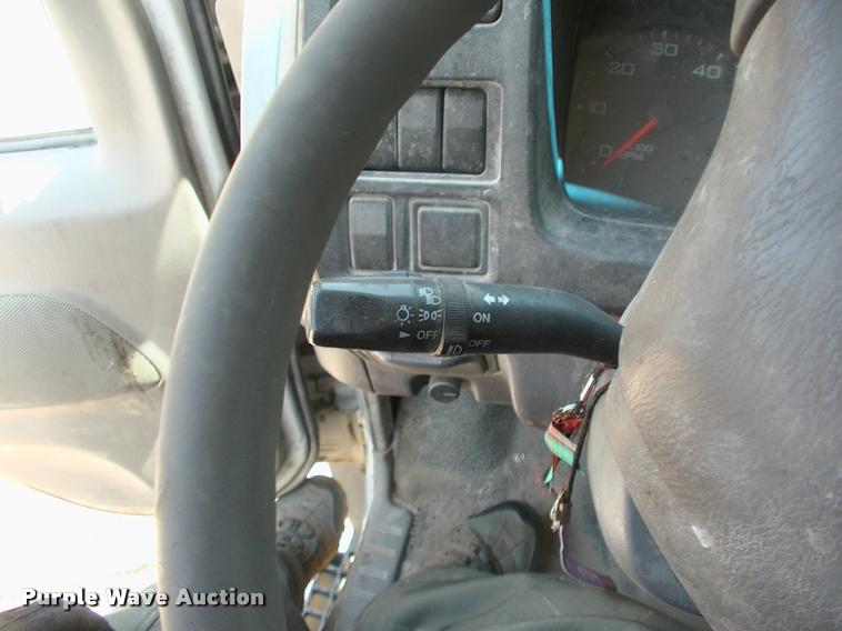 image for item DK9642 2006 Ford LCF flatbed truck