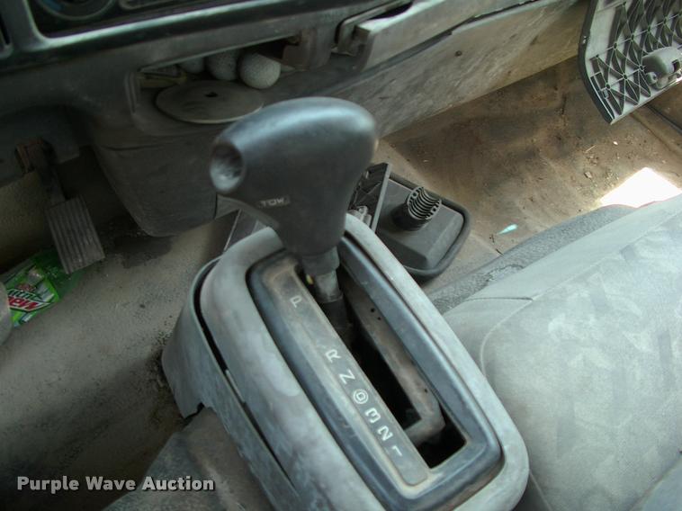 image for item DK9642 2006 Ford LCF flatbed truck