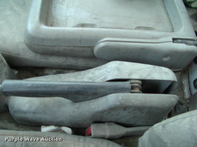 image for item DK9642 2006 Ford LCF flatbed truck