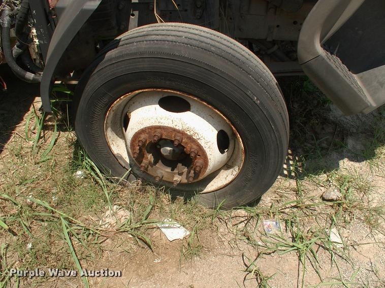 image for item DK9642 2006 Ford LCF flatbed truck