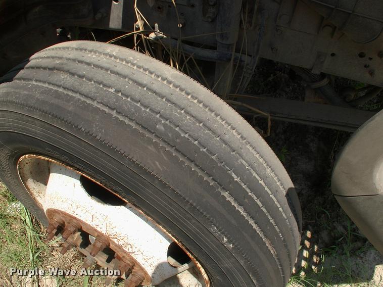 image for item DK9642 2006 Ford LCF flatbed truck