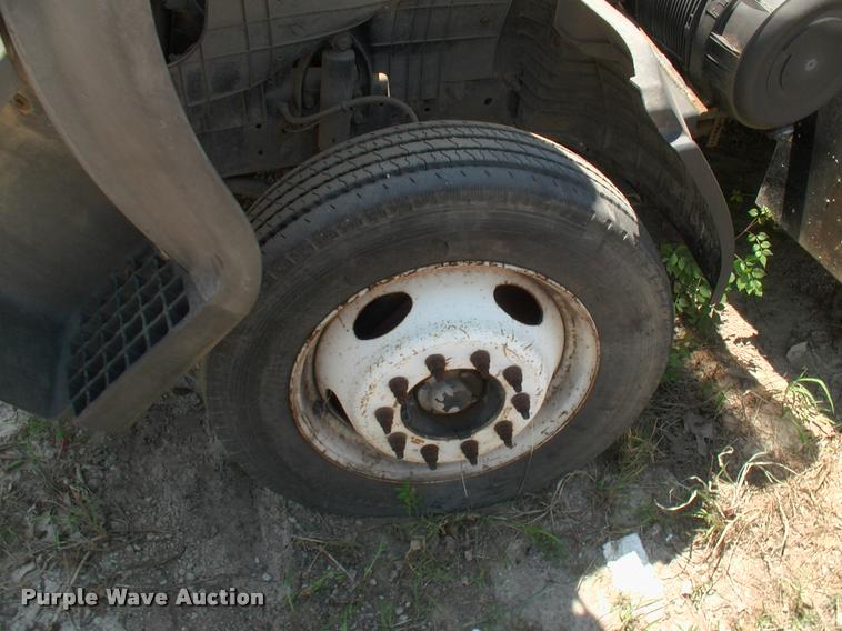 image for item DK9642 2006 Ford LCF flatbed truck