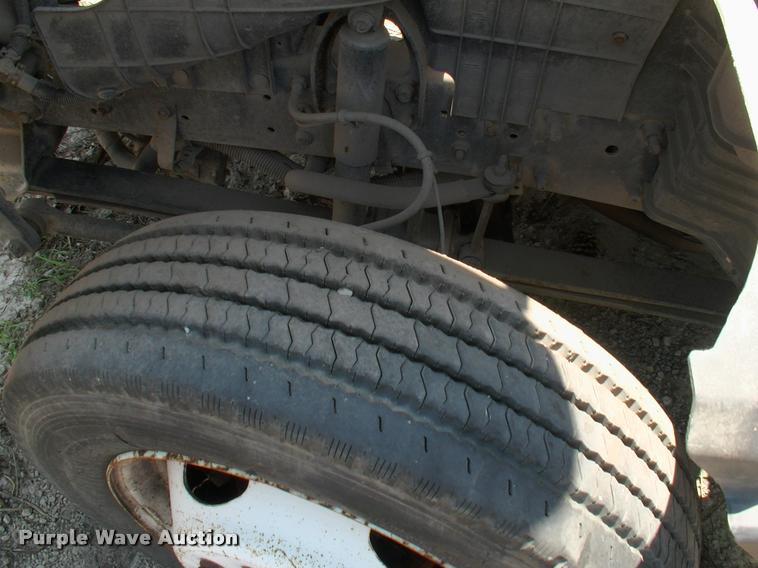 image for item DK9642 2006 Ford LCF flatbed truck