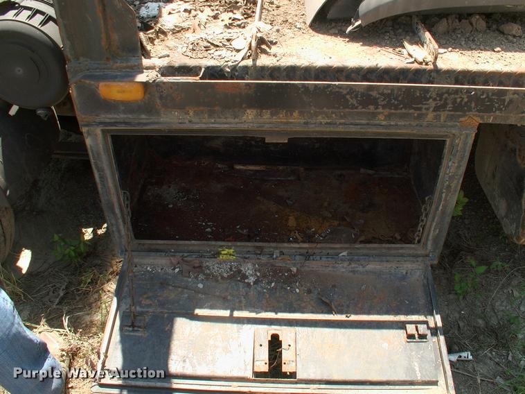 image for item DK9642 2006 Ford LCF flatbed truck