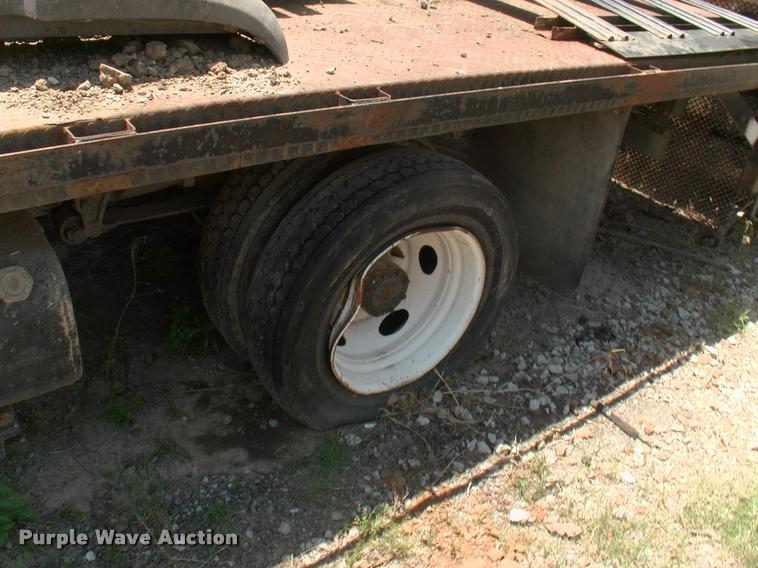 image for item DK9642 2006 Ford LCF flatbed truck