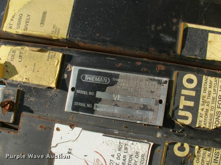 image for item DK9642 2006 Ford LCF flatbed truck