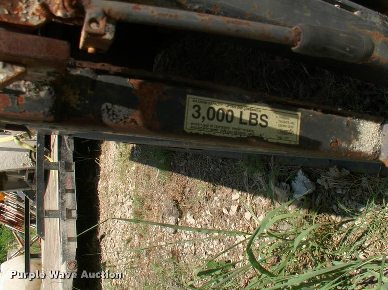 image for item DK9642 2006 Ford LCF flatbed truck