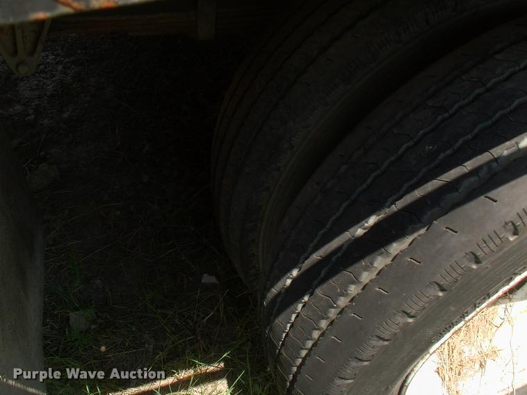 image for item DK9642 2006 Ford LCF flatbed truck