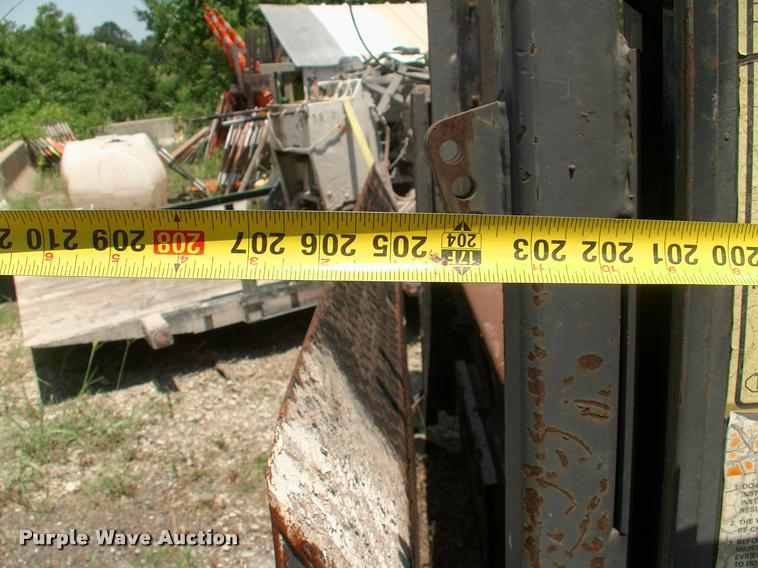 image for item DK9642 2006 Ford LCF flatbed truck