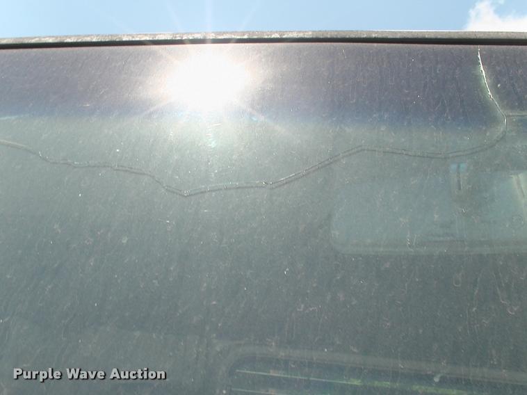 image for item DK9642 2006 Ford LCF flatbed truck