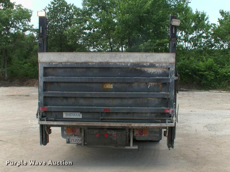 image for item DK9643 2006 Ford LCF flatbed truck