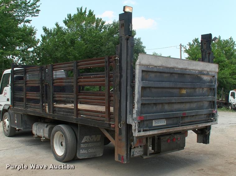 image for item DK9643 2006 Ford LCF flatbed truck