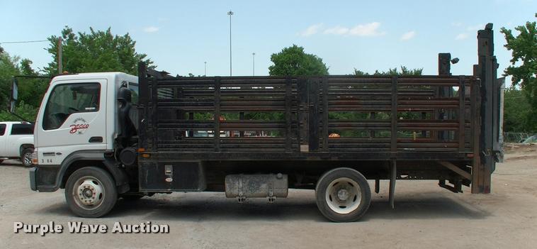 image for item DK9643 2006 Ford LCF flatbed truck