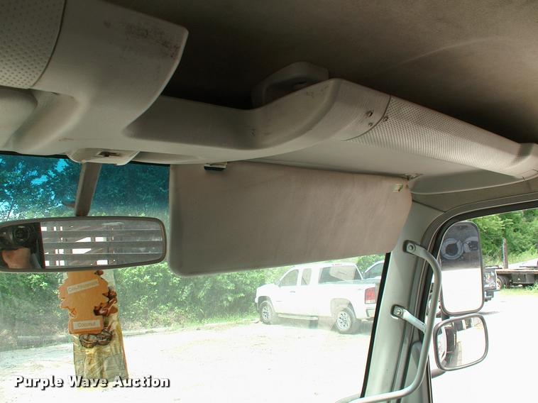 image for item DK9643 2006 Ford LCF flatbed truck