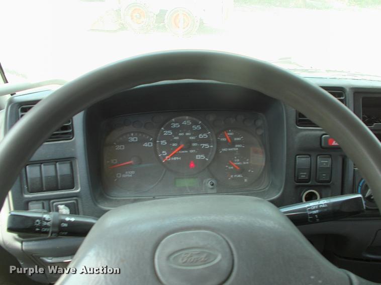 image for item DK9643 2006 Ford LCF flatbed truck