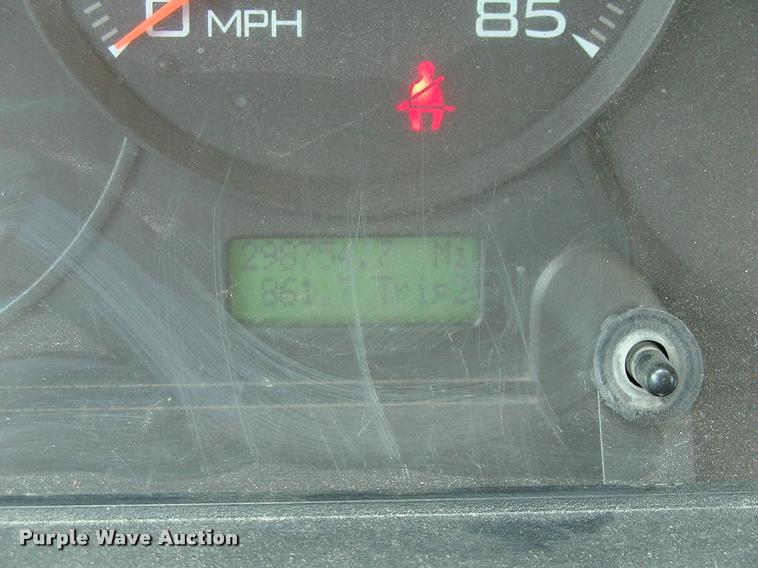 image for item DK9643 2006 Ford LCF flatbed truck