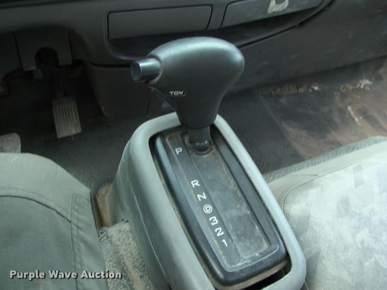 image for item DK9643 2006 Ford LCF flatbed truck