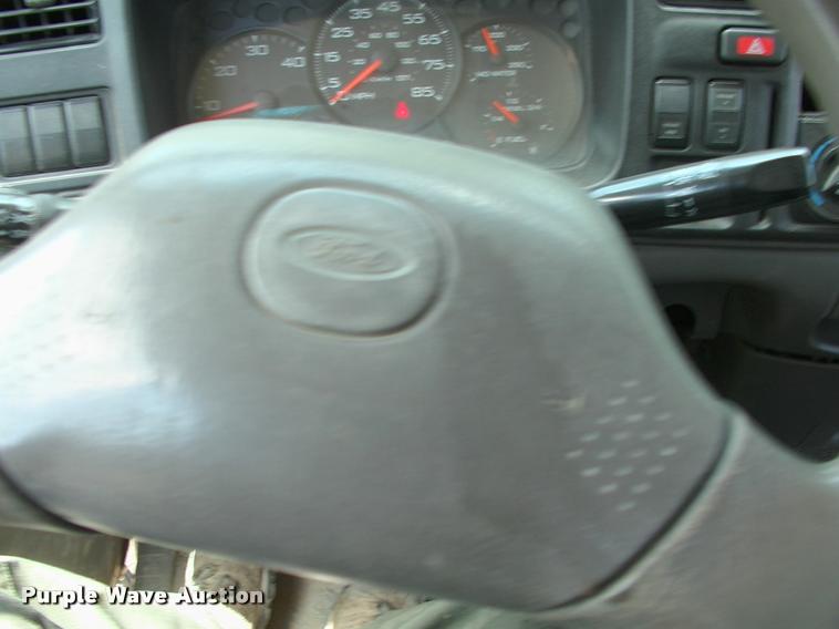 image for item DK9643 2006 Ford LCF flatbed truck