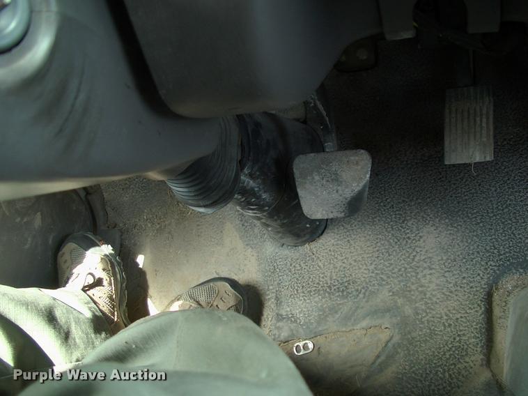 image for item DK9643 2006 Ford LCF flatbed truck