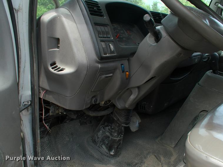 image for item DK9643 2006 Ford LCF flatbed truck