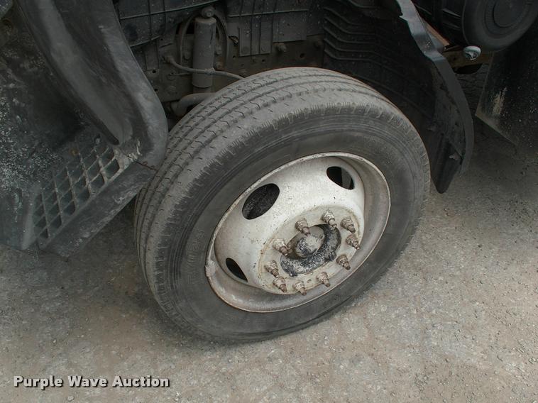 image for item DK9643 2006 Ford LCF flatbed truck