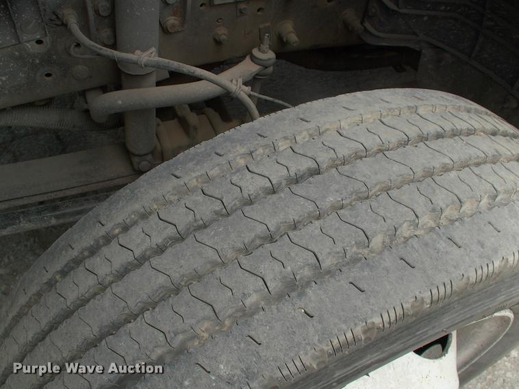 image for item DK9643 2006 Ford LCF flatbed truck