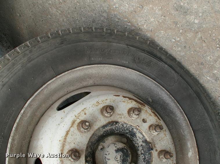 image for item DK9643 2006 Ford LCF flatbed truck