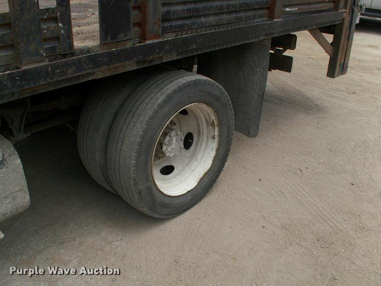 image for item DK9643 2006 Ford LCF flatbed truck