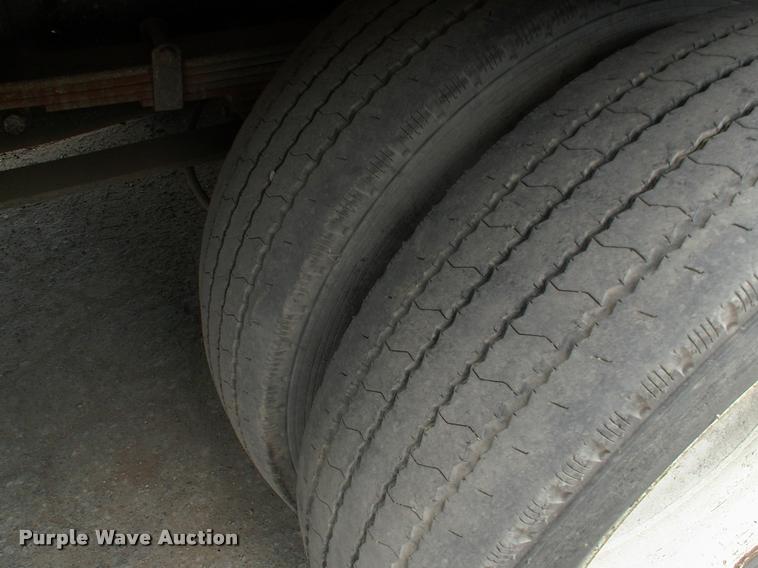 image for item DK9643 2006 Ford LCF flatbed truck