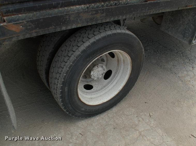 image for item DK9643 2006 Ford LCF flatbed truck