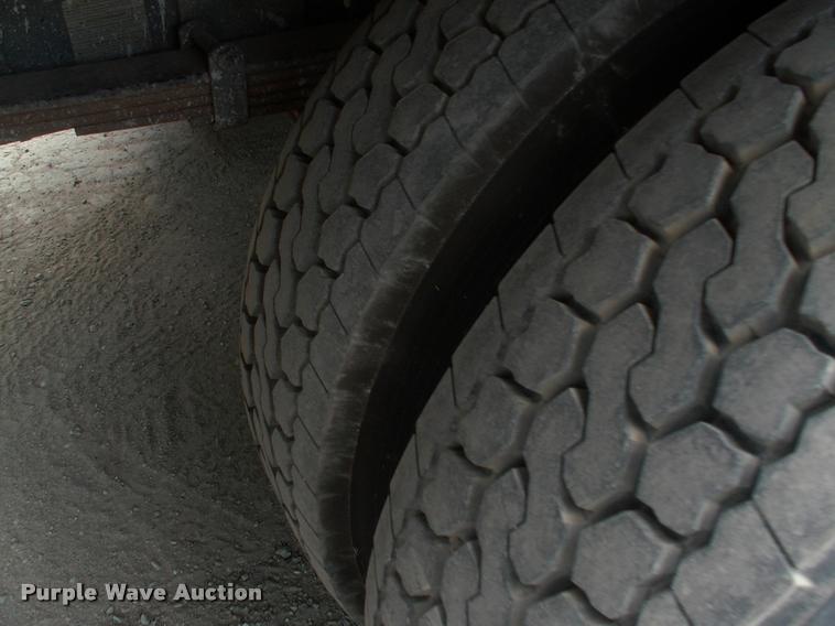 image for item DK9643 2006 Ford LCF flatbed truck