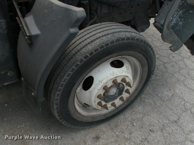 image for item DK9643 2006 Ford LCF flatbed truck