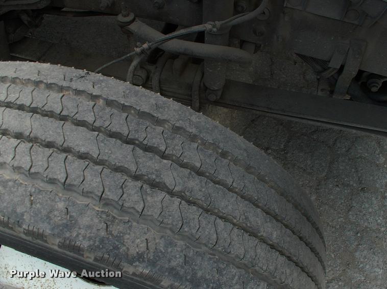 image for item DK9643 2006 Ford LCF flatbed truck