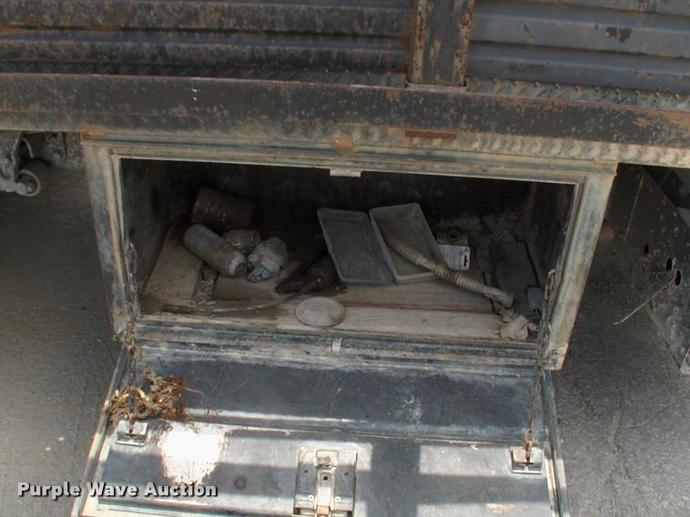 image for item DK9643 2006 Ford LCF flatbed truck