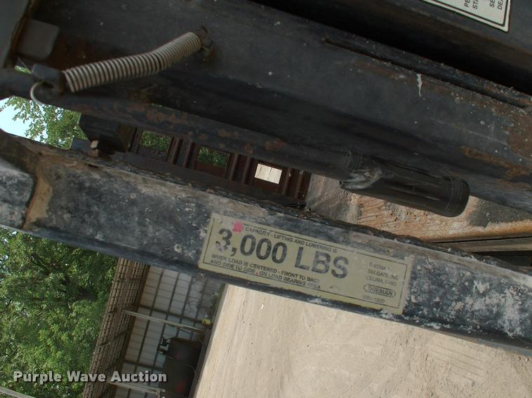 image for item DK9643 2006 Ford LCF flatbed truck