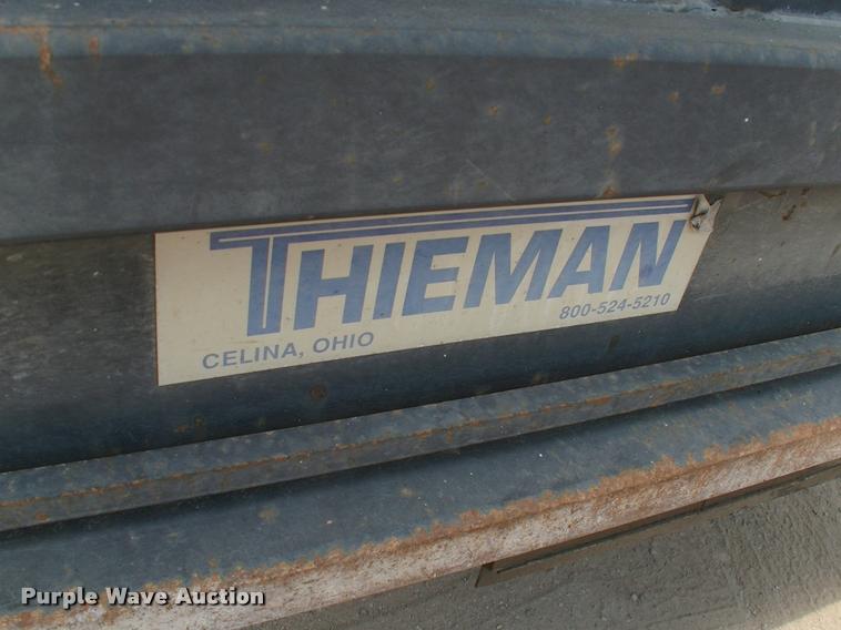 image for item DK9643 2006 Ford LCF flatbed truck