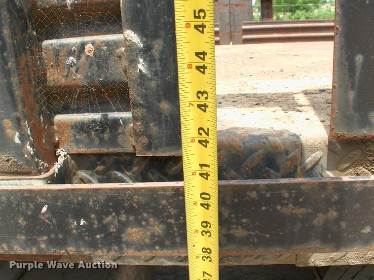 image for item DK9643 2006 Ford LCF flatbed truck