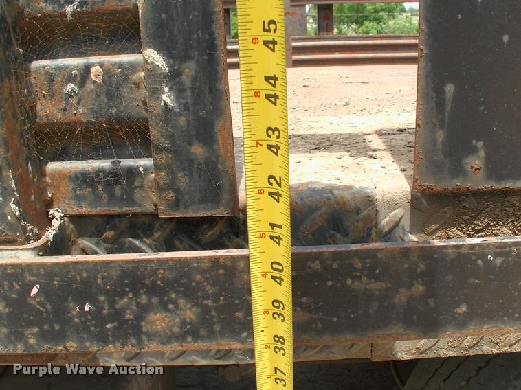 image for item DK9643 2006 Ford LCF flatbed truck