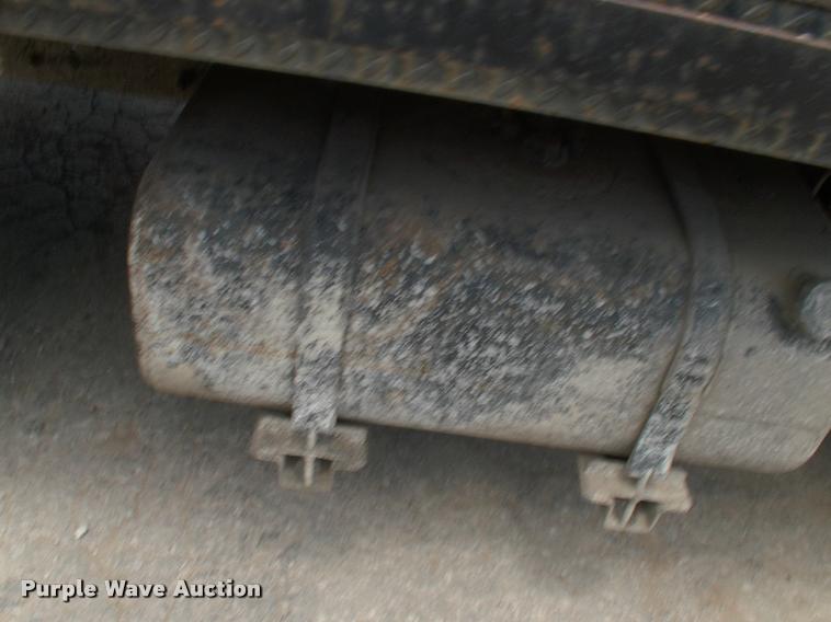 image for item DK9643 2006 Ford LCF flatbed truck