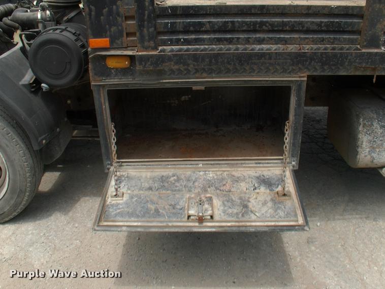 image for item DK9643 2006 Ford LCF flatbed truck