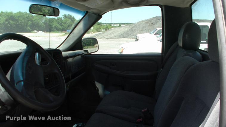 image for item DK9730 2005 Chevrolet Silverado 2500HD pickup truck