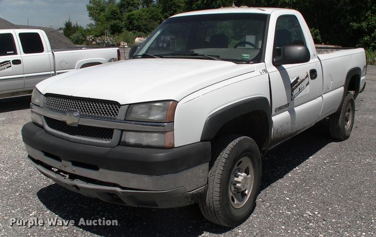 image for item DK9733 2004 Chevrolet Silverado 2500HD pickup truck