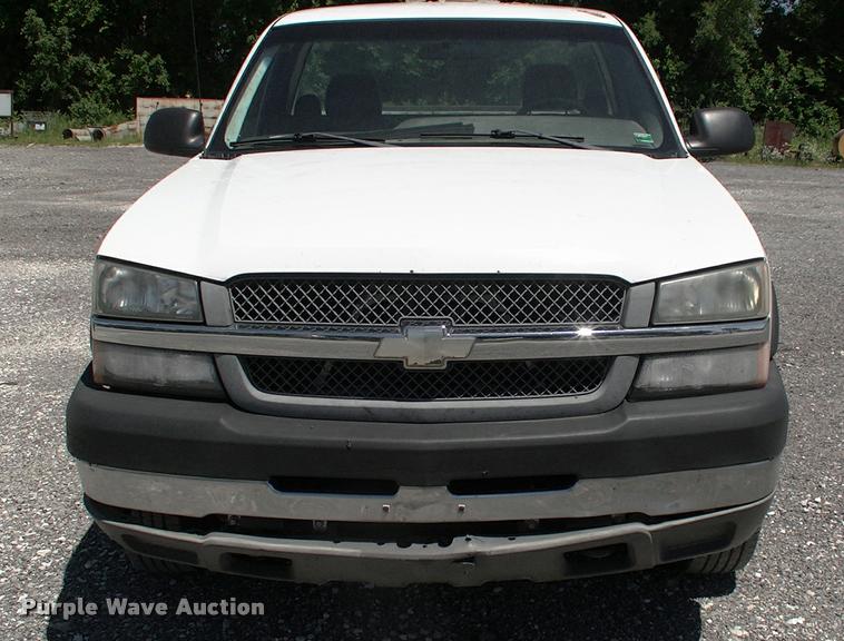 image for item DK9733 2004 Chevrolet Silverado 2500HD pickup truck